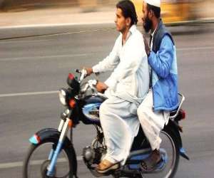 کراچی میں  آٹھ سے  دس محرم تک موٹرسائیکل  کی ڈبل سواری پر پابندی ہوگی۔