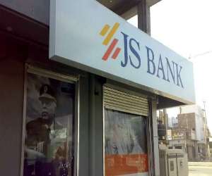 کراچی میں جے ایس بینک کی دو برانچز میں سونے اور رقم کا فراڈ کرکے بینک کو 75 کروڑ سے زائد کا چونا لگانے والے ملزموں کے گرد گھیرا مزید تنگ ہونے لگا  ہے