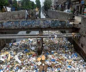 کراچی کو اس کےکچرے کے باعث کچراچی بھی کہا جانے لگا 