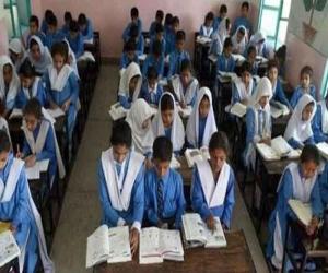 سندھ حکومت نے صوبے بھر میں تمام جامعات و تعلیمی بورڈز پیر سے 100 فیصد حاضری کے ساتھ کھولنے کا اعلان کردیا۔