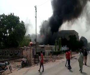 نیو کراچی میں کپڑے کی فیکٹری میں آگ لگ گئی