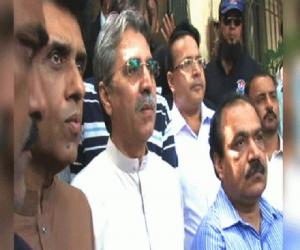 ایم کیوایم  پاکستان کا کہناہے کہ موجودہ حکومتی اقدامات سے پاکستان میں مزید مہنگائی کا سونامی آجائے گا۔