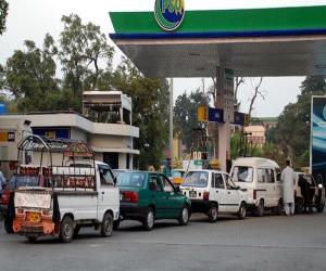 پیٹرولیم ڈیلرز  نے کمیشن میں اضافے نا کرنے پر پانچ نومبر کو ملک بھر میں ہڑتال کا اعلان کردیا ۔