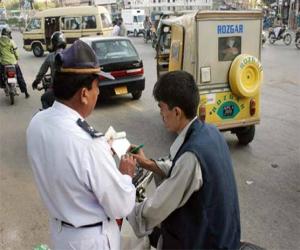 روٹیشن پالیسی کے تحت سربراہ کے تبادلہ نے کراچی ٹریفک پولیس کو امتحان میں ڈال دیا۔