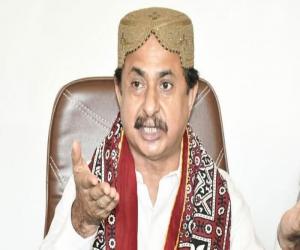 اپوزیشن لیڈر سندھ اسمبلی حلیم عادل شیخ کا کہنا ہے  نسلہ ٹاور  کو  بنیاد بنا کر انتالیس  لاکھ ایکٹر زمین  کو سیدھا کرنے کی  کوشش  ہورہی ہے۔