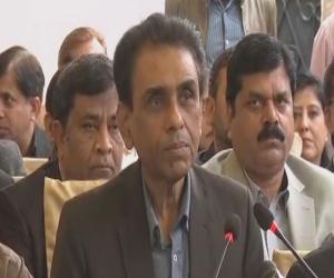 تحریک انصاف کے رہنما   خرم شیر زمان نے کہا ہے کہ کالے بلدیاتی قانون کو بے نقاب کرنے نکلے ہیں