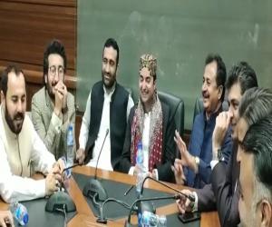 وفاقی وزیر  مواصلات مراد سعید کا کہنا ہے کہ  کراچی ہو یا اندرون سندھ   تحریک انصاف  کام کروارہی ہے۔ 