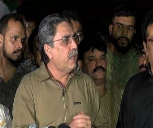 ایم کیو ایم پاکستان کےسینئر ڈپٹی کنوینر عامر خان  کہتے ہیں  پیپلزپارٹی نے سندھ کارڈ استعمال کر کے دہائیوں سے سندھ پر قبضہ کر رکھا ہے
