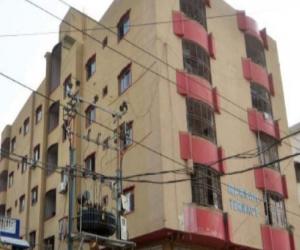 کراچی کے علاقے صدر میں واقعہ مکہ ٹیرس کو سندھ ہائیکورٹ نے خالی کرانے کا حکم دے  رکھاہے