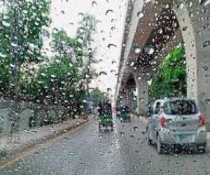 کراچی میں بارش کے بعد موسم خوشگوار ہوگیاہے