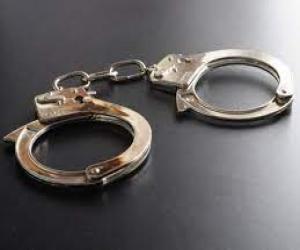 کراچی ناظم آباد تھانے سے ہتھکڑی لگے تین ملزم فرار ہوگئے۔ 