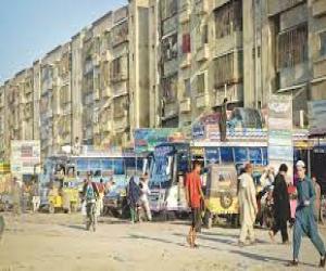 کراچی کے علا قے سہراب گوٹھ مچھر کالونی میں بجلی کی  ہائی ٹینشن وائر کی زد میں آکر ایک بچہ جاں بحق آٹھ زخمی ہوگئے