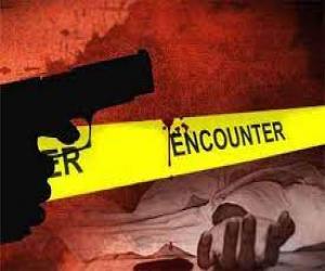 کراچی  سائٹ ایریا میں سڑک پر دن دہاڑے شہری کو لوٹنا ڈاکؤوں کو مہنگا پڑ گیا 