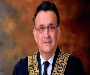 چیف جسٹس نے رات 12 بجے سپریم کورٹ کے دفاتر کھولنے کا حکم دے دیا ۔