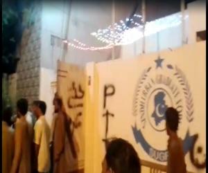 کراچی کے علا قے لانڈھی میں ایم کیو ایم حقیقی اور پی ٹی آئی کارکنان کے درمیان تصادم کا واقعہ،