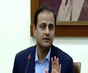 شہر میں  دو درجن سے زائد پارکوں کی ازسرنو تعمیر جاری ہے۔ضلع وسطی میں  چوبیس پارک  تزئین و آرائش  کرکے شہریوں کے لئے کھول دیئے ہیں مرتضیٰ وہاب
