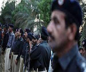 کراچی میں رات گئے دو مختلف مقامات پر لگنے والی آگ کو فائر بریگیڈ کی ٹیموں نے موقع پر پہنچ کر بجھا دیا