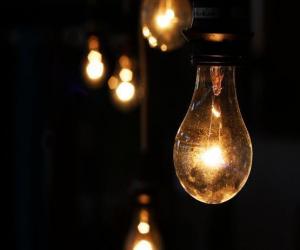 کراچی والے شدید گرمی میں بجلی سے محروم۔