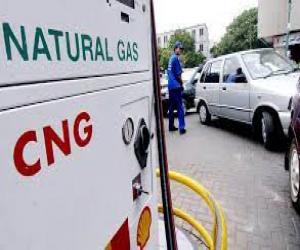 کراچی میں سی این جی آرایل این جی اسٹیشنزپرگیس کی قیمت میں 100 روپےکلو اضافہ ہوگیا،،