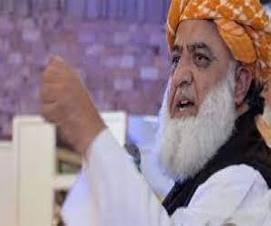 سربراہ جے یو آئی ف  مولانا فضل الرحمان کہتے ہیں عمران خان کی وجہ سے سیاست بدنام ہوگئی۔