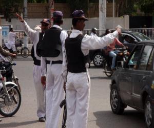  کراچی میں ون وےکی خلاف ورزی کرنےوالوں کےخلاف ٹریفک پولیس  کی کارروائی کےبارہ روز