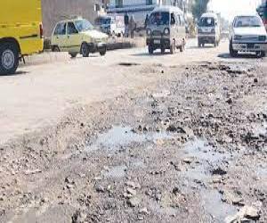 کراچی میں گارڈن، جوبلی اوربوہرہ پیرکوملانےوالی سڑک بدحالی کا شکار ہے۔