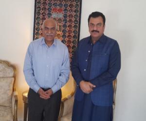 محکمہ اقلیتی امورسندھ  کے تحت سندھ اسکاؤٹ آڈیٹوریم میں  طلبہ میں اسکالر شپس چیک تقسیم کرنے کی تقریب ہوئی۔