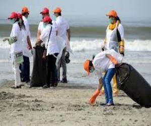 کراچی کے ساحل کو گندگی سے پاک کرنے کے لئے کے پی ٹی نے سی ویو پر اپنی بیچ کلیننگ مہم کا آغاز کردیا ۔
