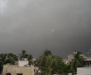کراچی میں موسم ابر آلود اور  سمندری ہوائیں چل رہی ہیں۔