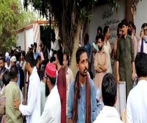 کراچی میں  دوہزار اٹھارہ سے بھرتی اساتذہ کا  مستقلی کے لئے احتجاج۔