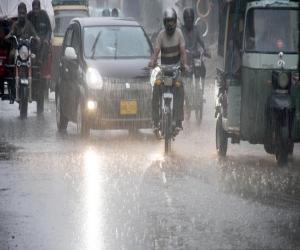 کراچی میں مون سون   بادلوں کے زیر اثر  برسات کا تیسرا روز۔
