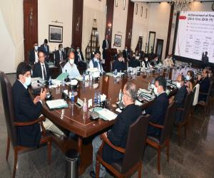 سندھ کابینہ نے  کراچی  ضلع کیماڑی میں انڈسٹریل اسٹیٹ قائم کرنے کے  لئے زمین اور  پبلک پرائیوٹ پارٹنرشپ کے تحت صحت کی پچانوے  سہولیات کی منظوری دے دی۔