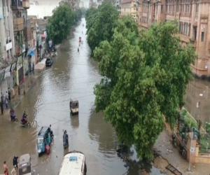 کراچی میں مون سون بارشوں کا  تیسرا سلسلہ شہر کو پانی پانی کرگیا۔