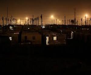 کراچی میں بجلی بحران کی شدت  کم نہ ہوئی۔ مختلف علاقوں میں چھ سے دس گھنٹے تک  بجلی غائب رہتی ہے۔