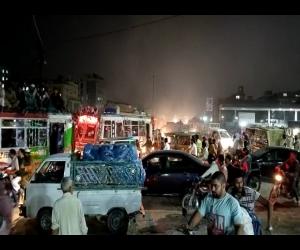 کراچی  میں پولیس موبائل میں آئے افراد کی جانب سے مبینہ طور پر گاڑی چوری کی واردات،