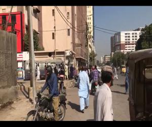 کراچی میں صدر جہانگیر پارک کے قریب دو موٹر سائیکلیں ٹکرانے سے ایک شخص زخمی ہوگیا۔
