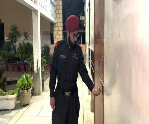 جامعہ کراچی کے سیکیورٹی گارڈ اختر نواز نے ایم فل کی ڈگری  حاصل کرلی