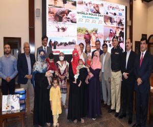 وزیراعلی سندھ مراد علی شاہ نے چیف منسٹر ہاوس میں تقریب کے دوران بچوں کو انسداد پولیو کے قطرے پلاکر مہم کاآغاز کیا۔