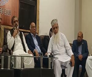 تاجر برادری اور دیگر کاروبار افراد کے ہمراہ کراچی پریس کلب میں پریس کانفرنس 