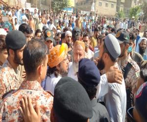 کراچی میں  ناظم آباد مجاہد کالونی کے مکینوں کا  انسداد تجاوزات آپریشن  کے خلاف احتجاج۔
