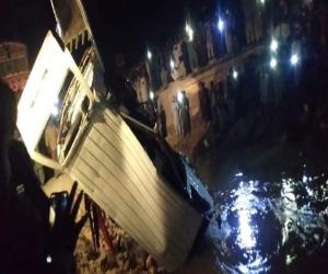    سیہون شریف میں وین حادثے میں 20 افراد جاں بحق جبکہ 13 زخمی