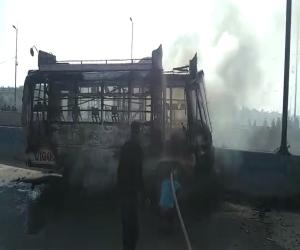 کراچی  شفیق موڑکےقریب تیزرفتاربس کی ٹکرسےموٹرسائیکل سوارایک شخص جاں بحق اور تین افرادزخمی ہوگئے۔