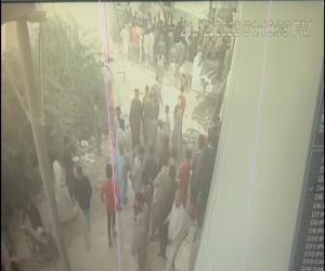 کراچی  میں کورنگی مہران ٹاؤن میں پولیس مقابلہ کی سی سی ٹی وی فوٹیج سامنے آگئی۔