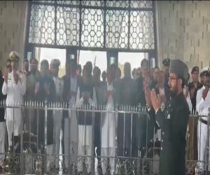 وزیراعلیٰ سندھ سید مراد علی شاہ کی پاکستان کے بانی محمد علی جناح کی 147ویں سالگرہ کے موقع پر مزار قائد پر حاضری