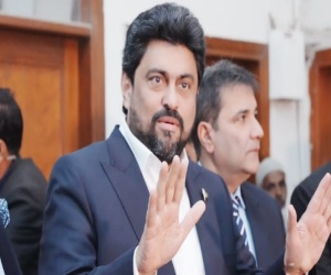 گورنر سندھ کامران ٹیسوری  کا کہنا ہے کراچی  میں تیزی  سےترقیاتی کام  جاری  ہیں۔