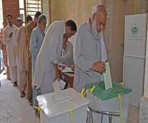 بلدیاتی انتخابات کے دوسرے مرحلے میں  سولہ اضلاع میں   15 جنوری کو ووٹنگ ہورہی ہے