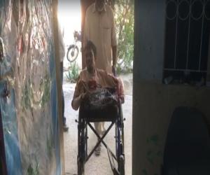 کراچی  میں بلدیاتی انتخابات کے دوران  مرد،خواتین،نوجوان ہی نہیں بزرگ اور بیمار  شہری بھی  ووٹ ڈالنے  پولنگ اسٹیشن پہنچے۔ 