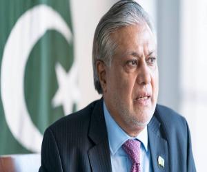 وزیر خزانہ اسحاق ڈار کا کہنا ہے ملک کے موجودہ معاشی چیلنجز سابقہ حکومت کے  ٖ غلط فیصلوں کا نتیجہ  ہیں۔ 