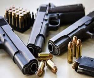سندھ بھر میں اسلحہ لیکر چلنے پر پابندی عائد کردی گئی، نوٹی فیکشن کے مطابق اس پابندی کا اطلاق  فوری کیاجائےگا۔