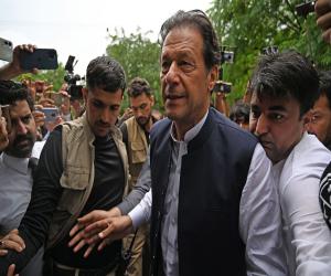 عمران خان کی توشہ خانہ کیس میں وارنٹ گرفتاری،اسلام آباد پولیس عدالت کے حکم  پر گرفتاری کیلئے لاہور پہنچ گئی